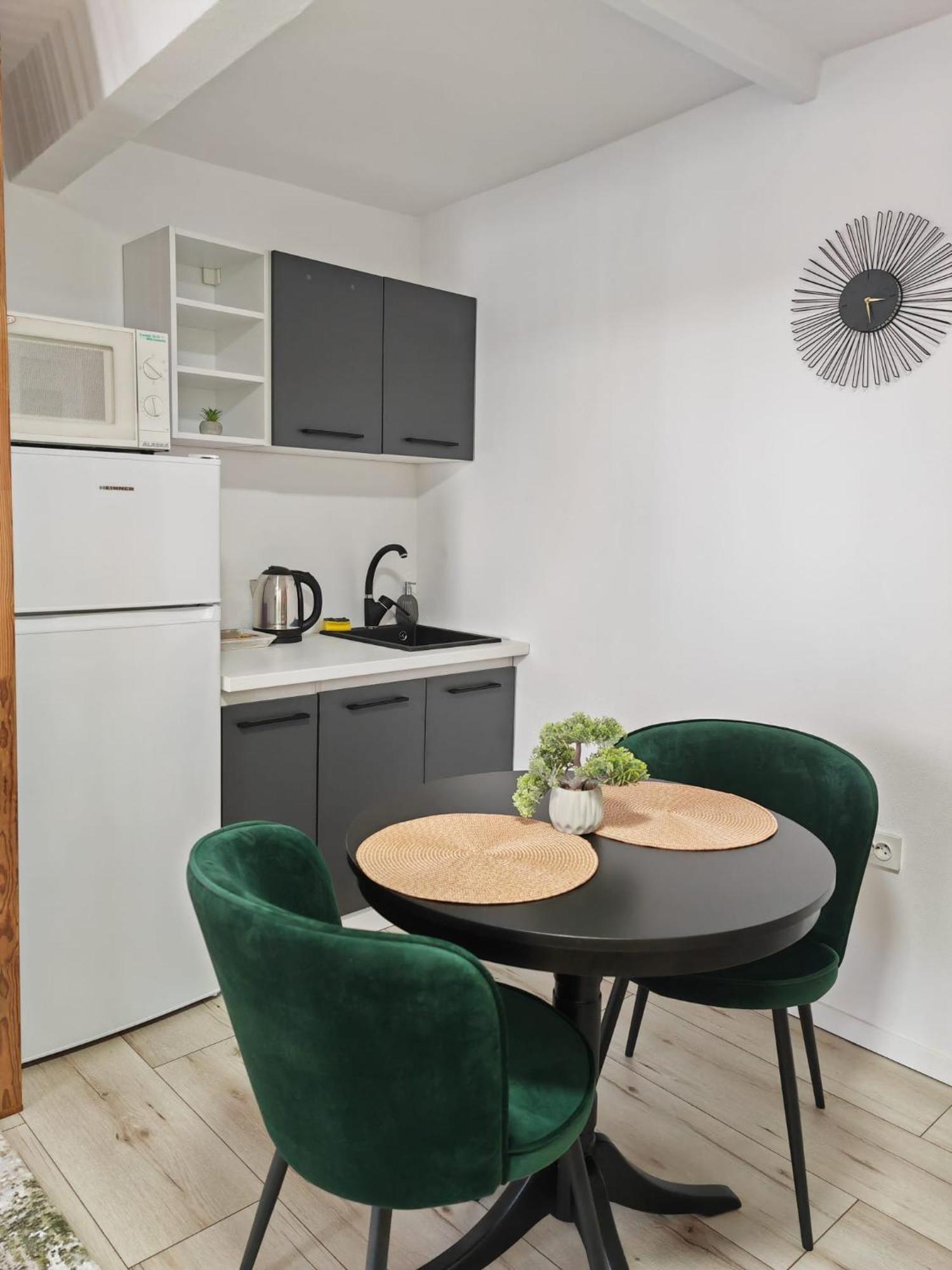 Wonderland Apartment Bistriţa Exteriör bild