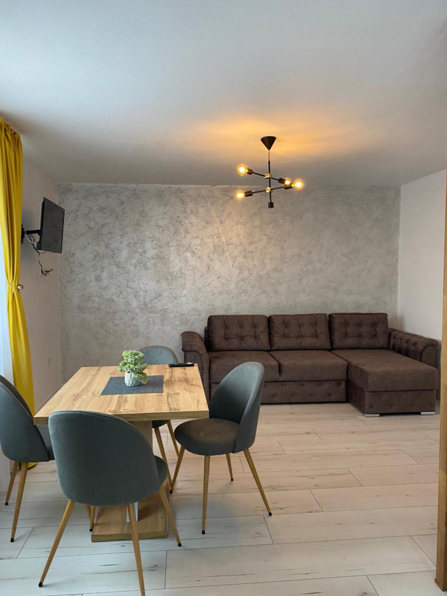 Wonderland Apartment Bistriţa Exteriör bild
